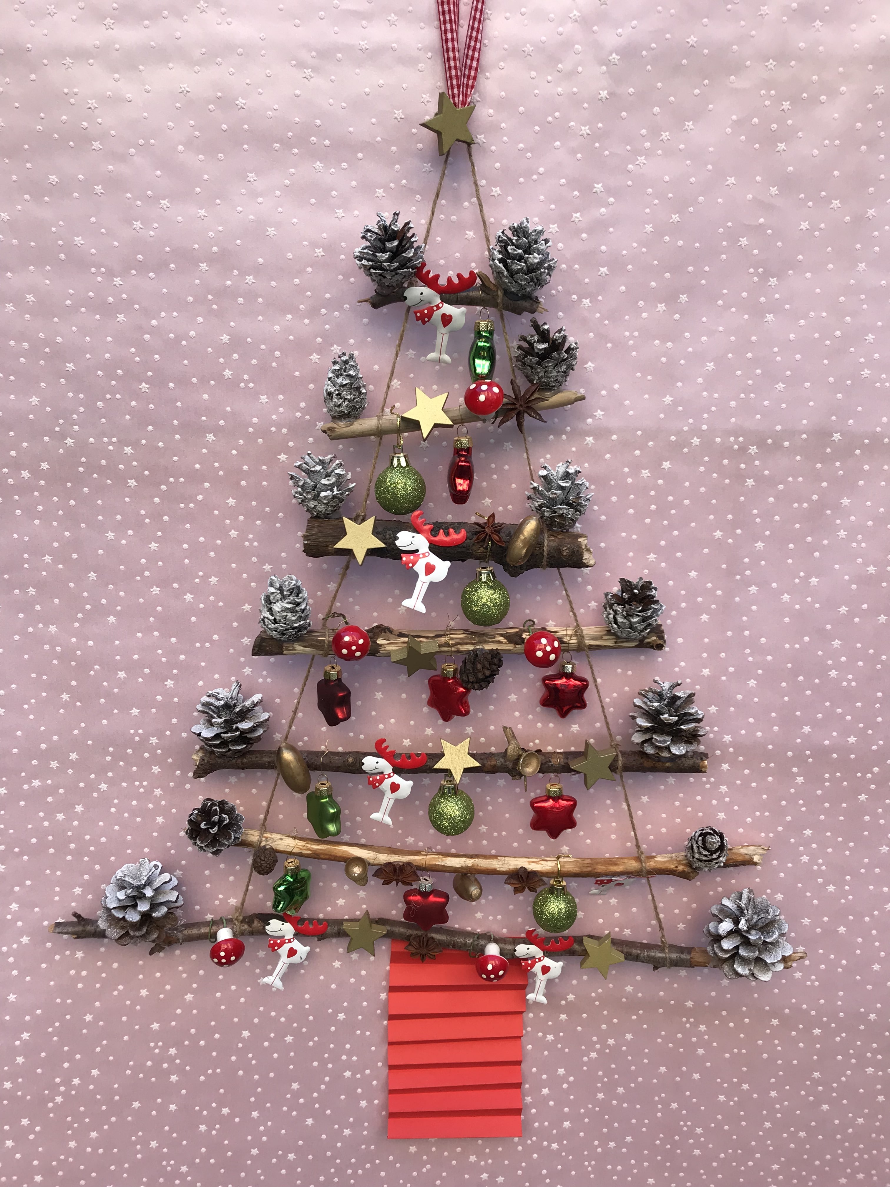 Weihnachtsbaum to go, Weihnachtsbasteln mit Kindern, Geschenkidee Weihnachten, Basteln mit Naturmaterialien