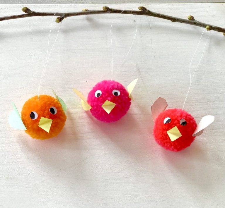 Frühlingsdeko selber machen: niedliche Zwitscherbande mit Kindern