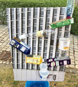 Wasserfall aus Verpackungsmaterial bauen, Wasserspiel für draußen, umweltfreundlich, Upcycling