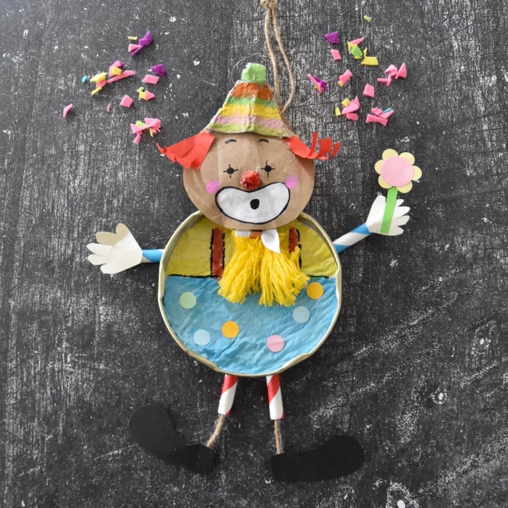 upcycling-clown-mit-kindern-aus-schraubeckeln-und-muell-basteln-