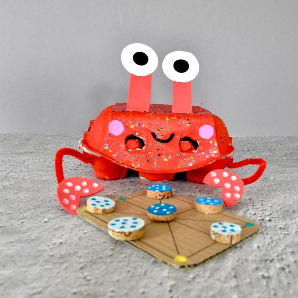 Basteln mit Eierkarton im Sommer – 3 kreative DIY-Ideen 2 DIY-Spiel-Verpackung-Krebs-mit-Eierkarton-basteln