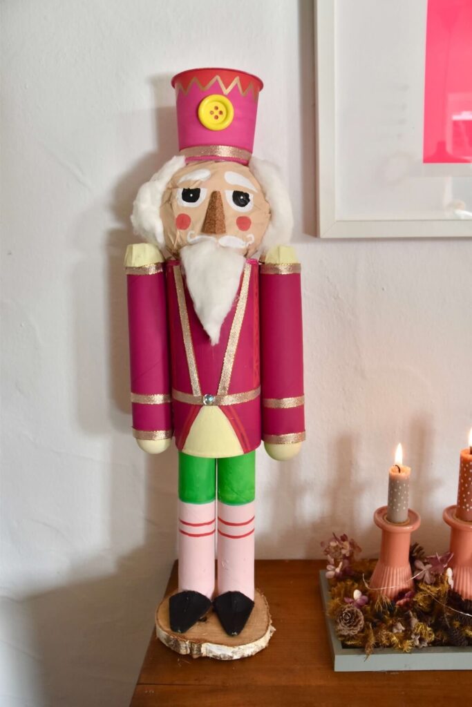 xxl recycling nussknacker aus müll basteln