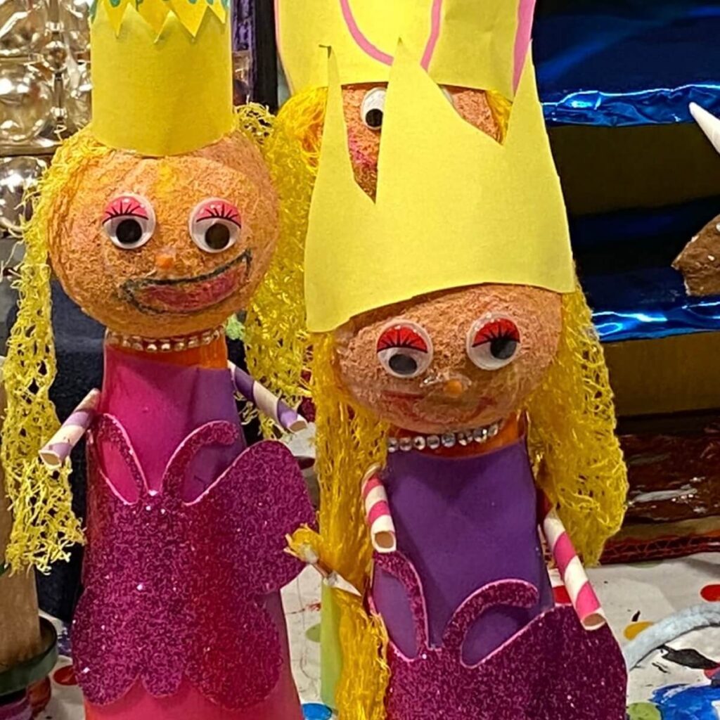 Jahresrückblick 2025: Glücksmomente, Zweifel und kreatives Feuerwerk 29 Prinzessinen aus Muell gebastelt