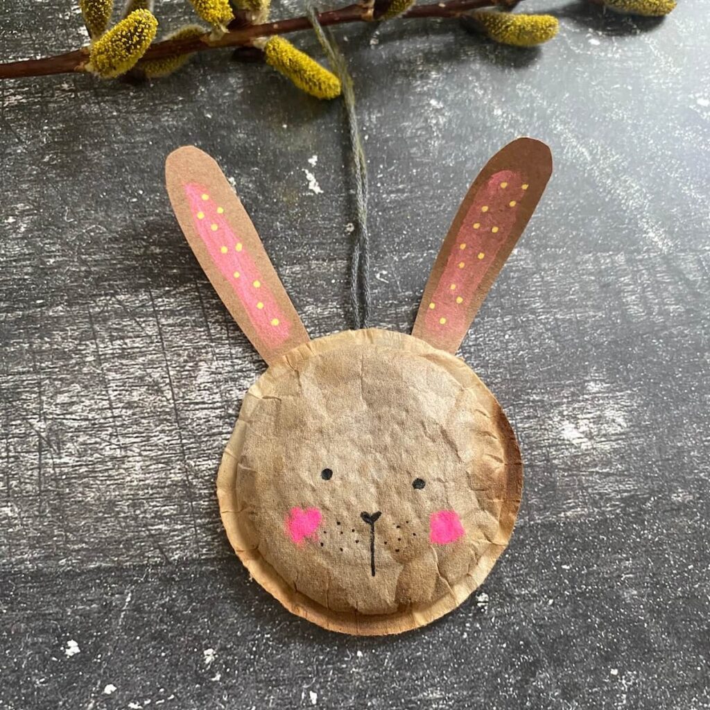 Osterhase aus Kaffeepad als Osterdeko basteln