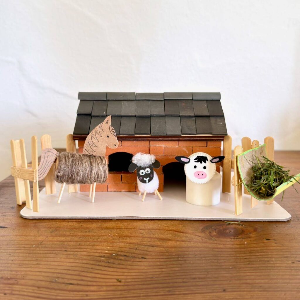 Miniatur-Steinhaus aus Steinbaukasten für Kinder bastetln und mit DIY Tieren zum Leben erwecken