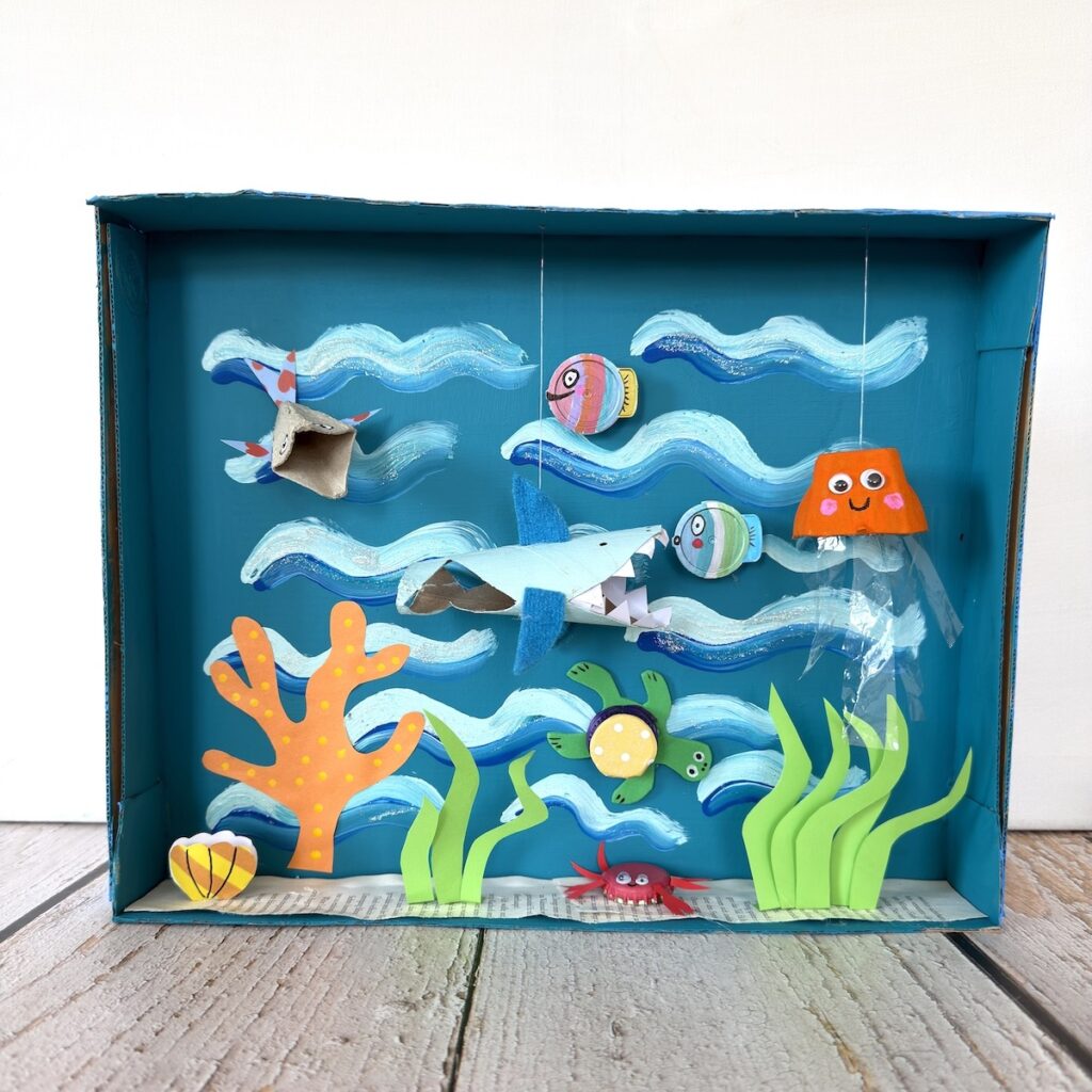 Aquarium aus Karton undn Müll mit Kindern basteln