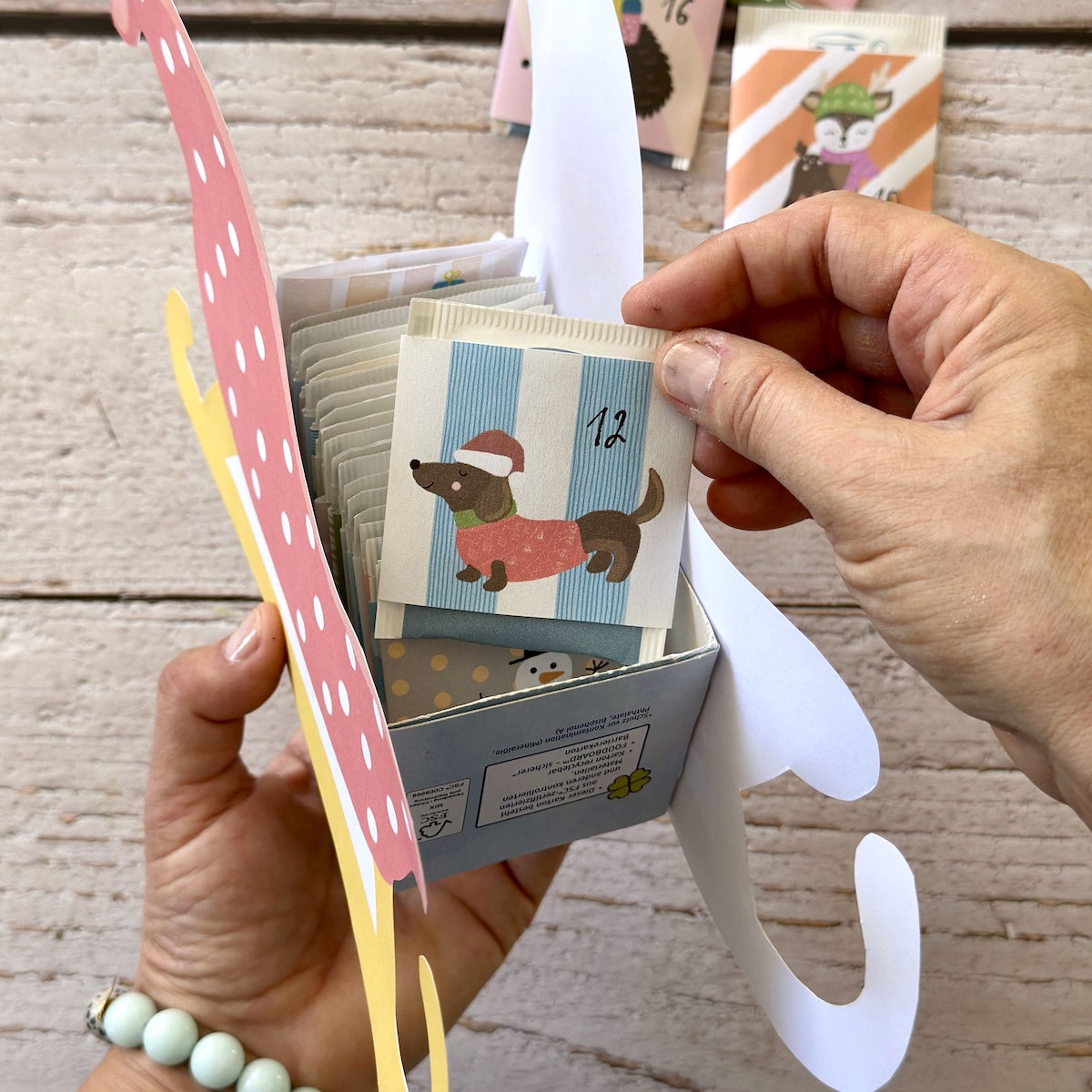Adventskalender für Teebeutel | DIY Bastelvorlage zum Ausdrucken 2 Teebeutel DIY Adventskalender mit Kindern basteln